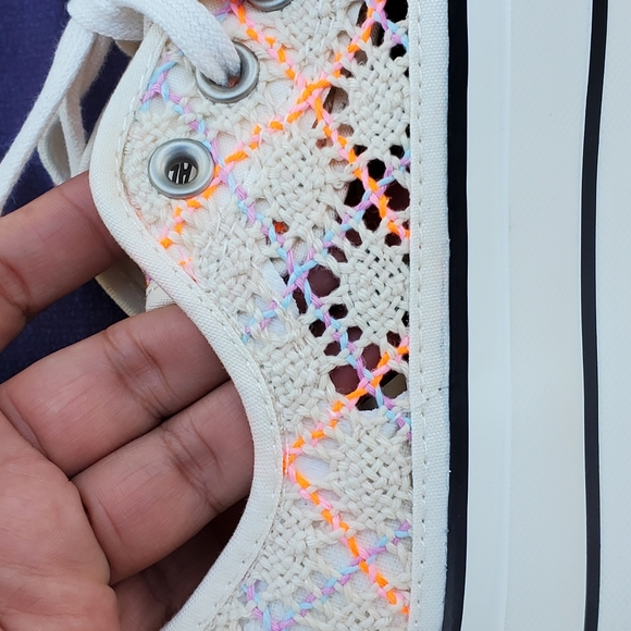 Converse Women's Chuck Taylor "Boho Crochet" - Picture 7 of 9